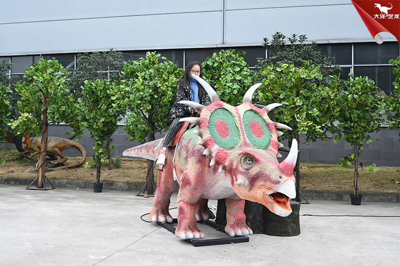 恐龍坐騎，游樂場乘騎恐龍